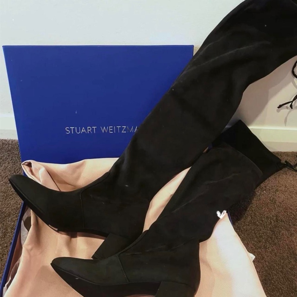 Stuart weiztman black suede genna 60 size 7